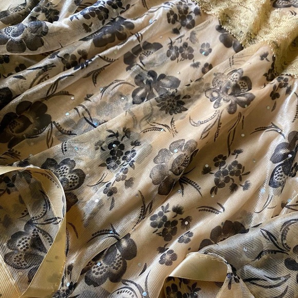 multi-layered yellow and brown sparkling floral skirt with lace detailing。.:*☆ - Picture 7 of 8